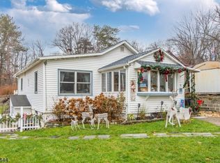 4 Lambert Rd W, Hewitt, NJ 07421