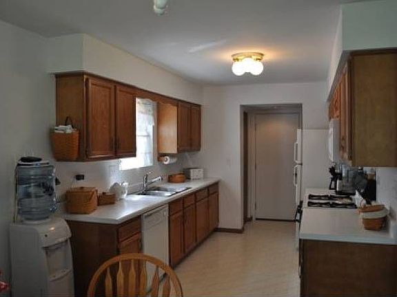 3rd image of 391 Lowell Dr