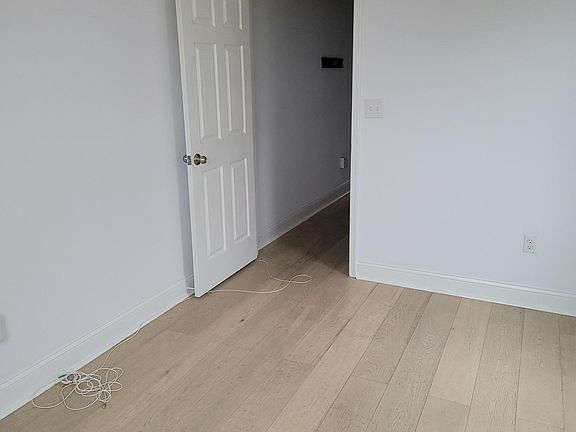 3rd image of 5225 Warrington Ave Floor 2