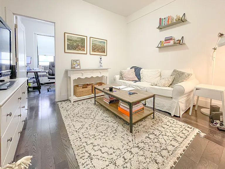 200 E 26th St #3D — Photo 1