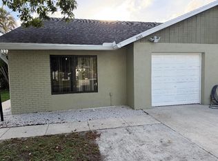 9085 W Highland Pines Dr, Palm Beach Gardens, FL 33418