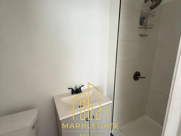 14 Belmont Ter #22R — Photo 6