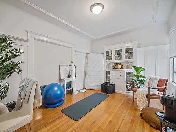 3rd image of 1150 Clay St APT 1