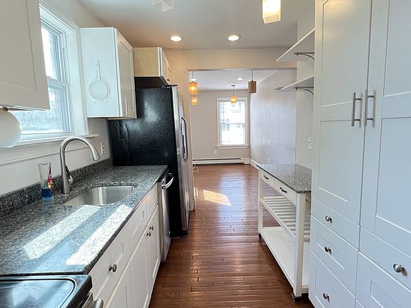 3rd image of 3 Mill Street Ct Floor 2