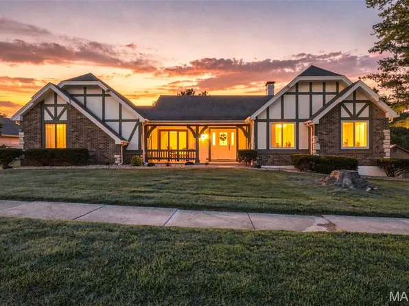 12 Miraclair Dr, Florissant, MO 63031