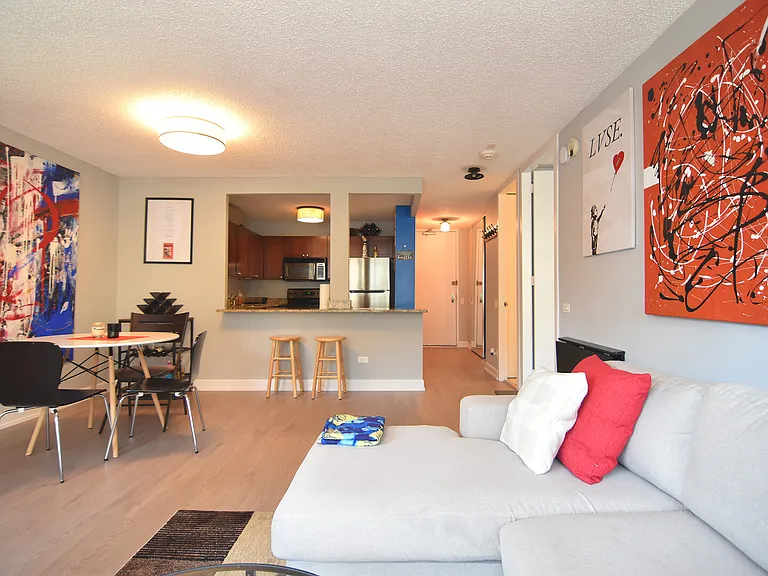 E Huron St — Photo 14