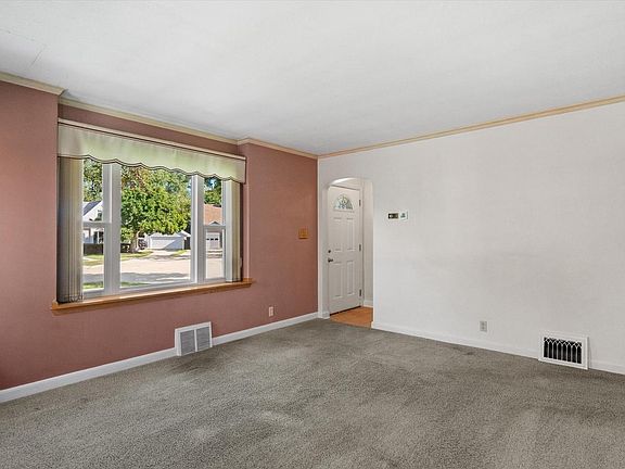 4th image of 10533 W Everett CIRCLE