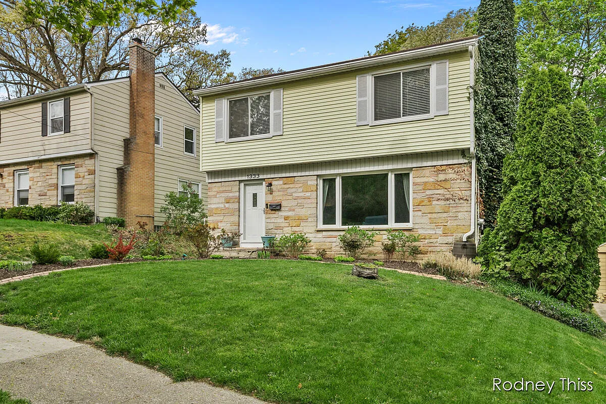 1333 Sylvan Ave SE photo 1