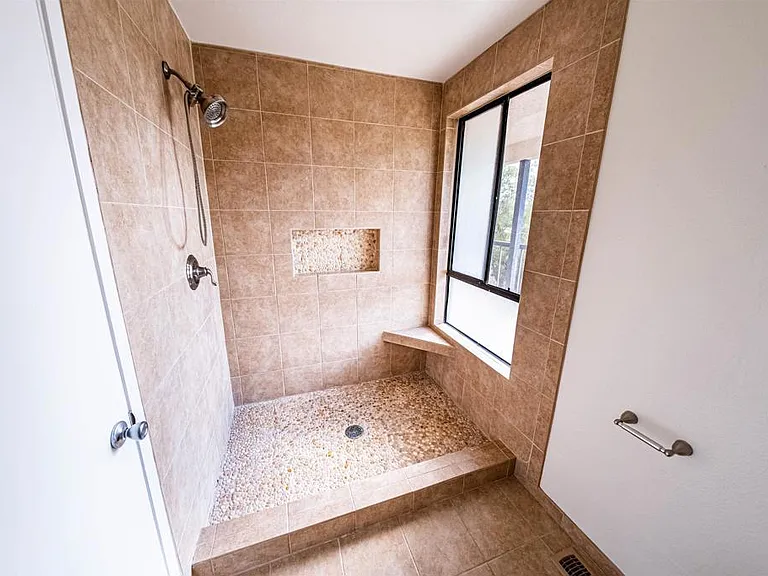 2374 Caringa Way — Photo 13