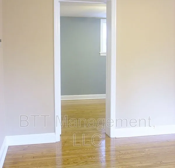 8405 Greenwood Ave #3 — Photo 9