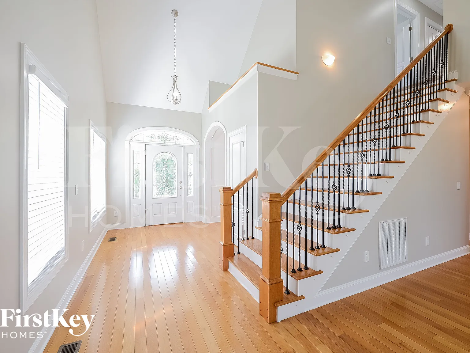 3 bed, 2.0 bath, 2392 sqft, $2,520 — Photo 4