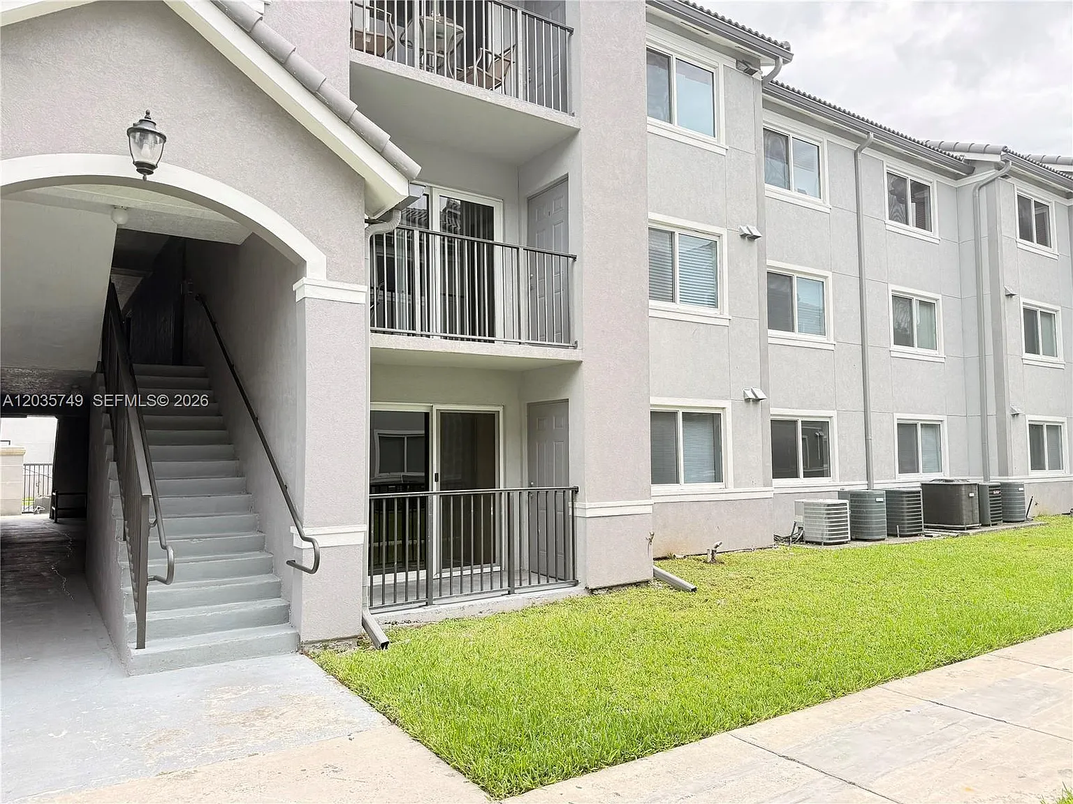 Vista Trace 8 Condo — Photo 2