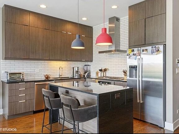 4th image of 927 N Hermitage Ave #3
