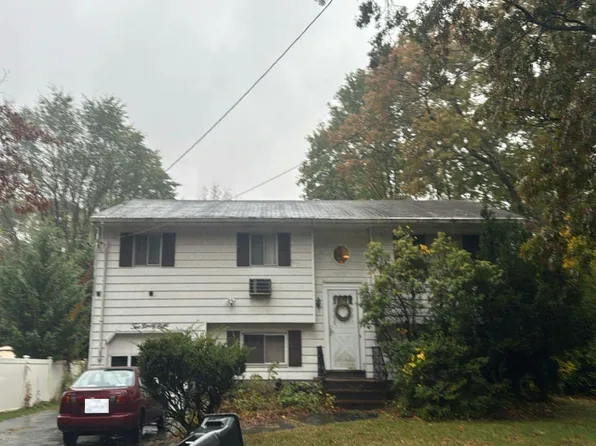 298 Locust Dr, Rocky Point, NY 11778