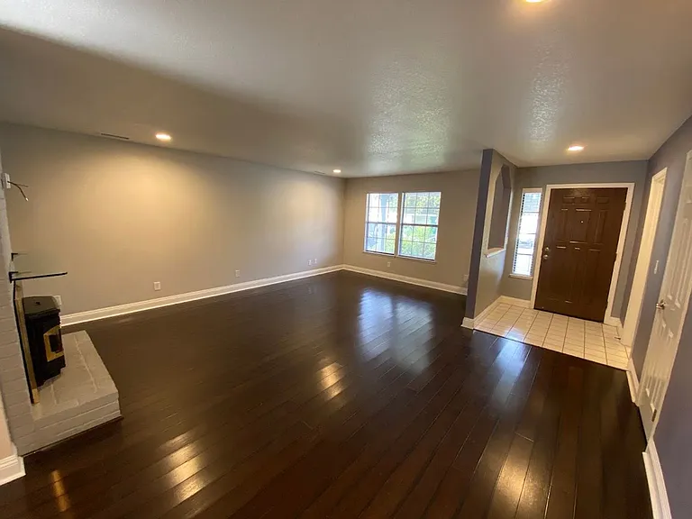 2545 Winsford Ln — Photo 4
