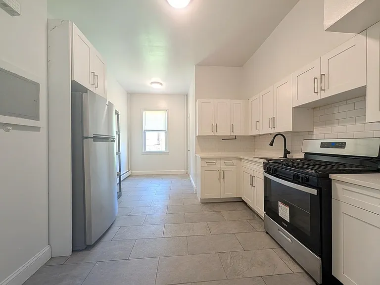 267 Webster Ave #1R — Photo 1