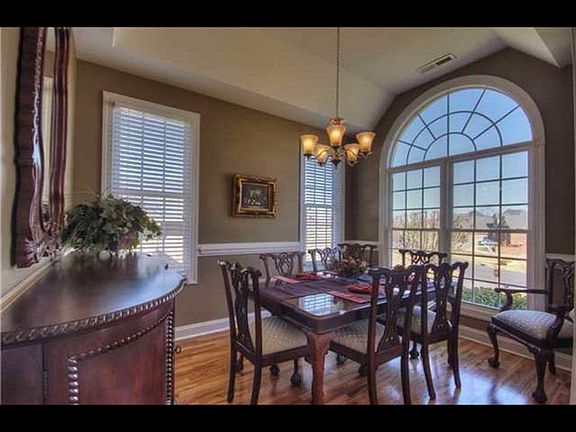 2nd image of 164 Fox Den Cir
