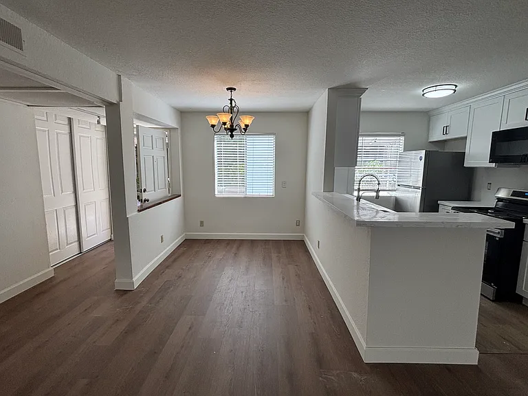 5810 W Olympic Blvd #105 — Photo 4