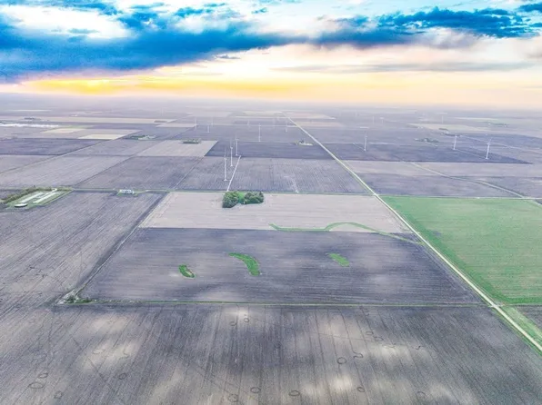W Lost Island St, Graettinger, IA 51342