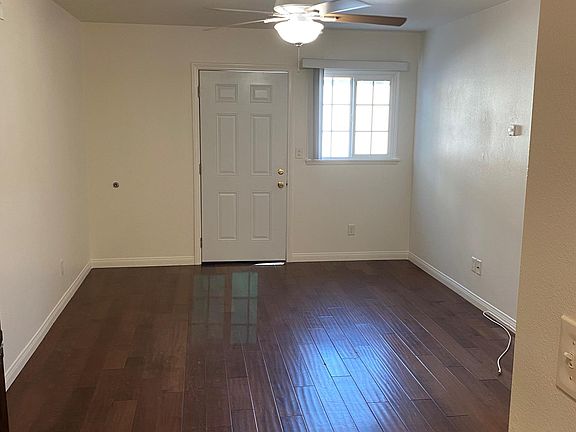 3rd image of 860 Manhattan Beach Blvd #C