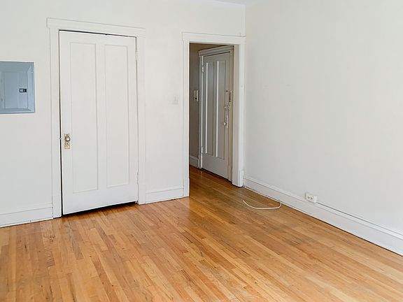 4th image of 2344 W School St #1