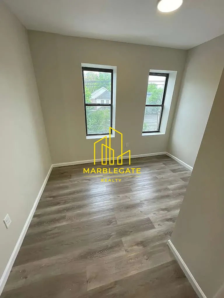 4 bed, $2,550 — Photo 2