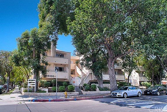 Well Maintained complex in great location.