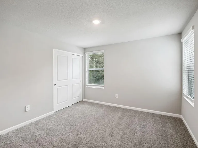 423 Salisbury Cir — Photo 18