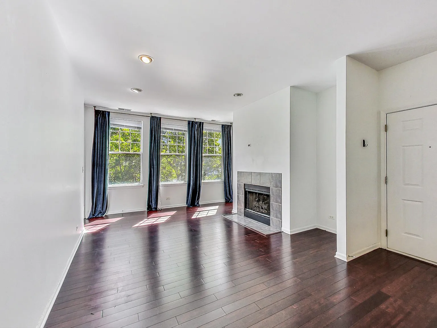 301 W Goethe St — Photo 4