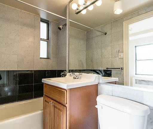 4th image of 301 E 38th St APT 14C