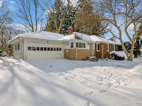 3rd image of 62 Barrington Rd