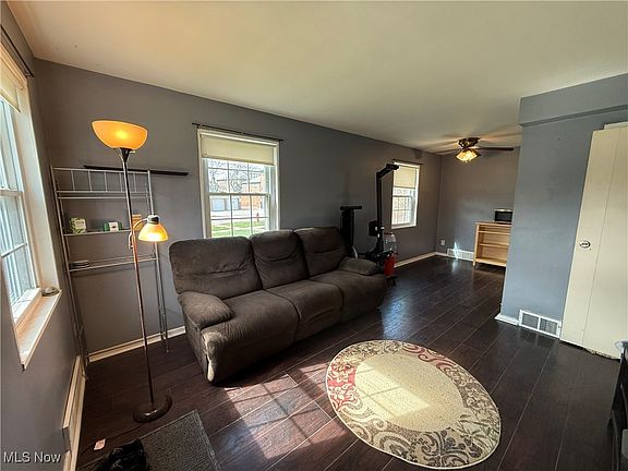 3rd image of 421 Kenwood Dr #A-1