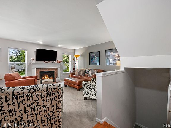 3rd image of 8019 Springdale Dr