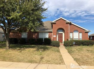 1337 Fieldstone Dr, Desoto, TX 75115