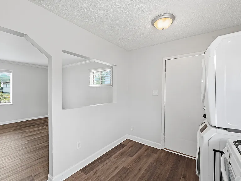 28311 Waverly St — Photo 11