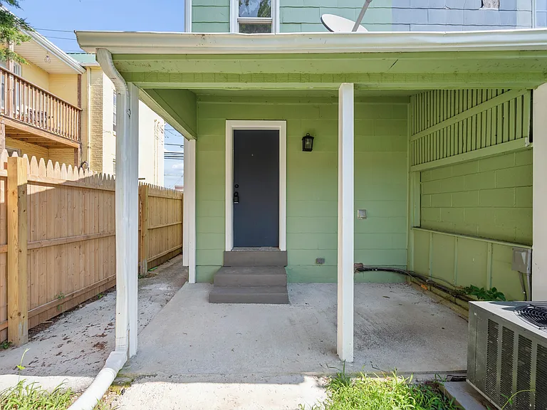 138 E South St — Photo 13