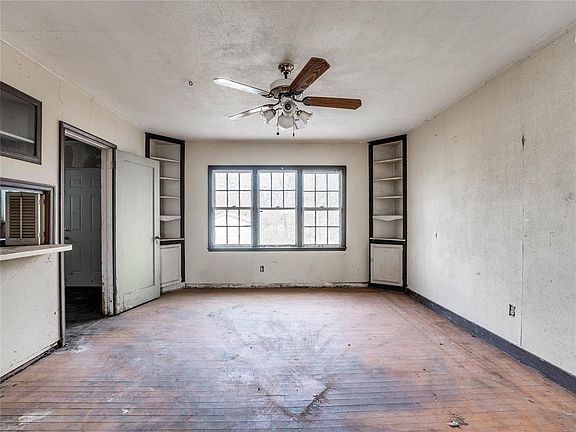 4th image of 2208 N Prospect Ave