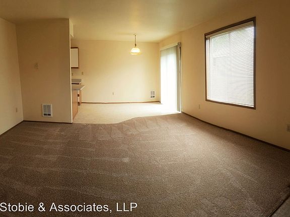 4th image of 2415 I St NE APT B