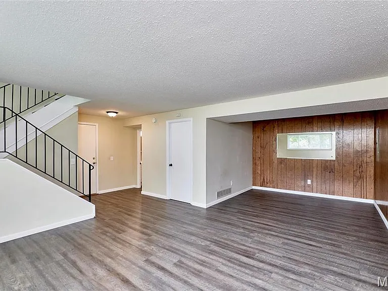 241 Valleyoak Ct — Photo 34