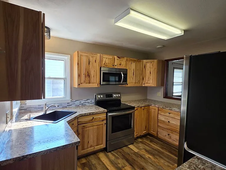 124 E Van Buren St — Photo 5