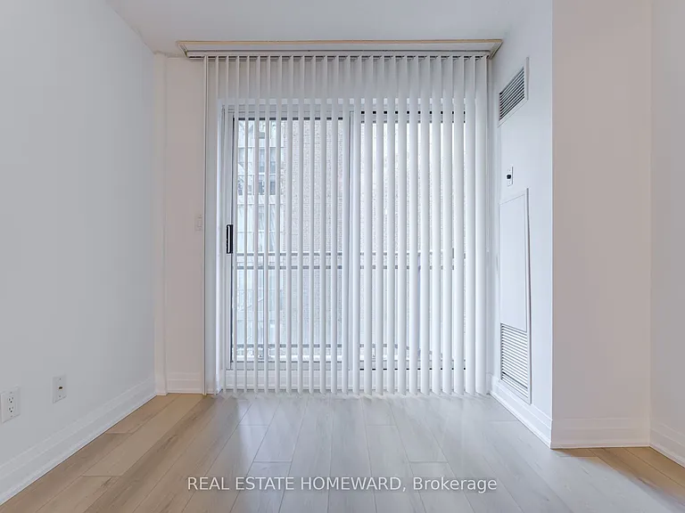 300 Bloor St E #611 — Photo 26