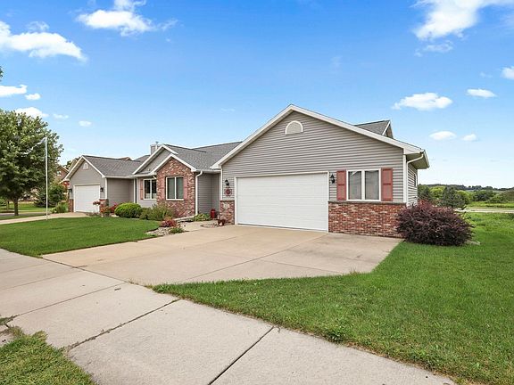 4th image of 402 Matterhorn Dr