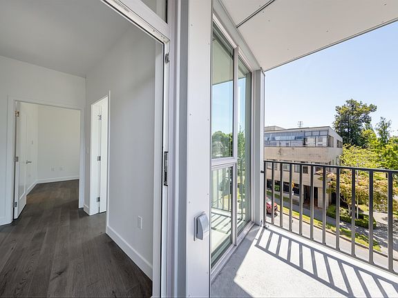 5th image of 2888 Arbutus St #305
