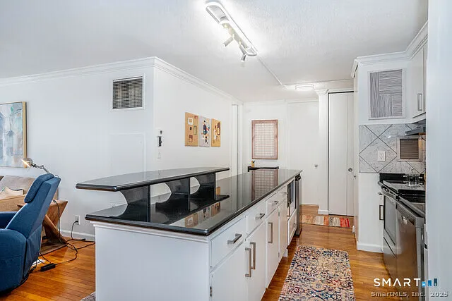 1 Gold St #3D — Photo 2