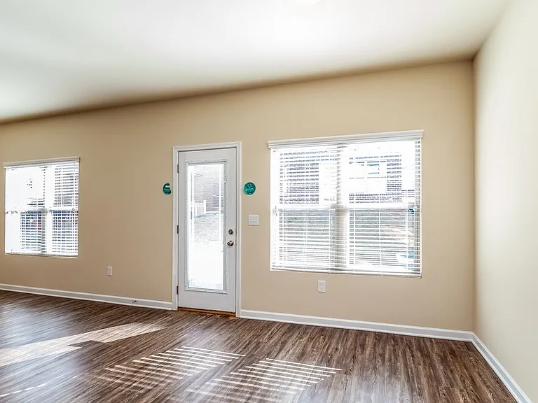 1205 Faye Ct — Photo 5