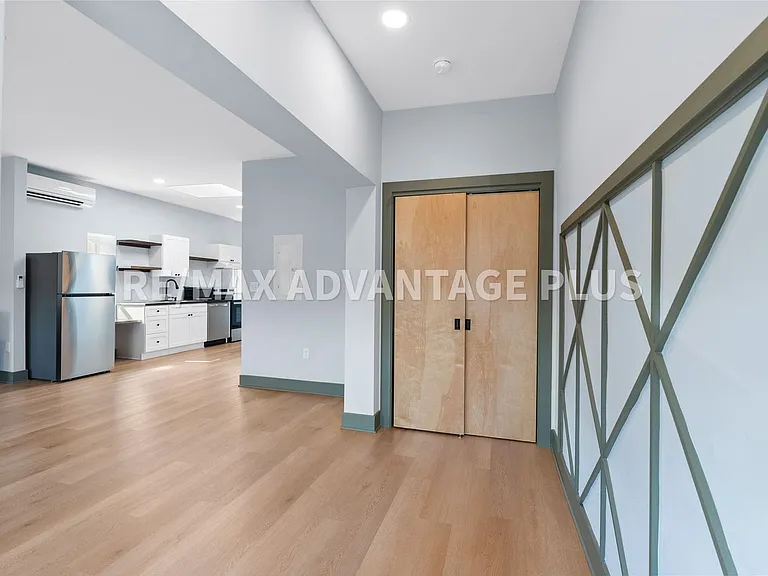 118 W 3rd St — Photo 16