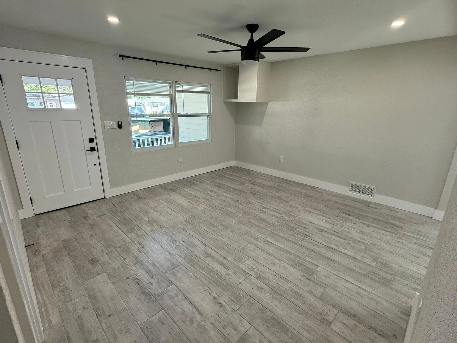 3 bed, 1007 sqft, $2,600 — Photo 3