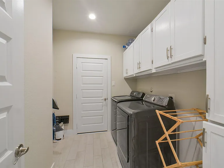 23610 Iris Field Ct — Photo 21