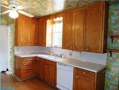 4th image of 235 E Schreyer Pl