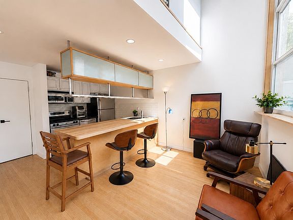 3rd image of 237 5th St APT 3